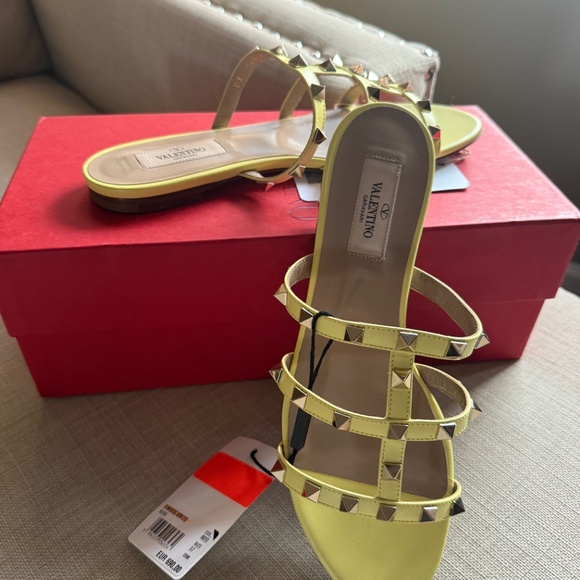 Sandals - Picture 5 of 6